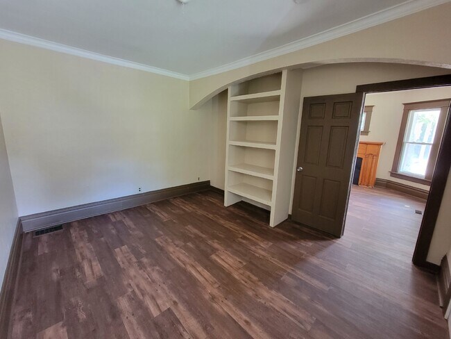 Foto del edificio - 1403 St Lawrence Ave. - Lower