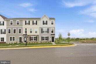 Building Photo - 300 Presidents Pointe Ave