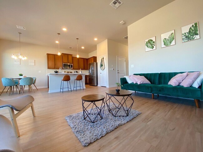 Building Photo - FIRST MONTH FREE! Fully-furnished 3bd Sing...