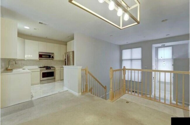 Foto del edificio - 320 Midland Ct