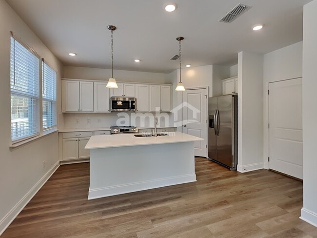 Building Photo - 103 Broadmoor Dr