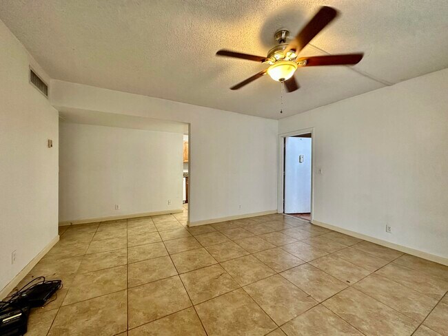 Foto del edificio - 634 NW 13th St