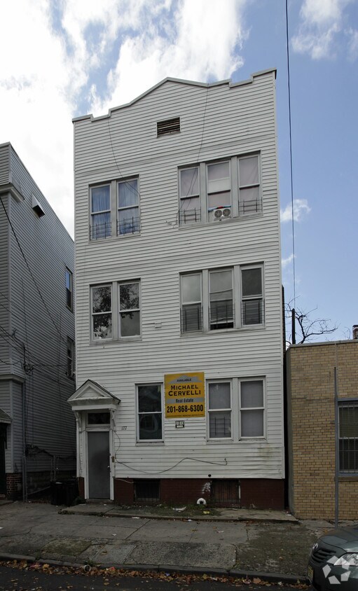 Foto del edificio - 177 Van Nostrand Ave
