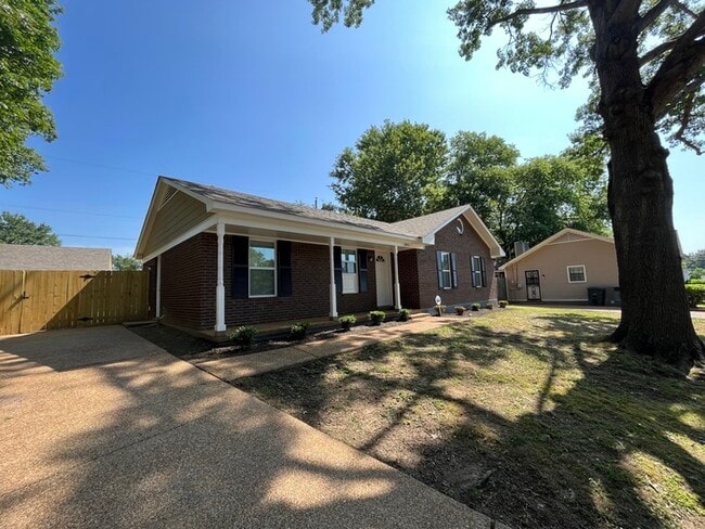Building Photo - HALF OFF FIRST MONTH'S RENT!