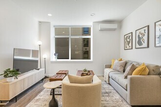 Building Photo - 722 3rd Ave N