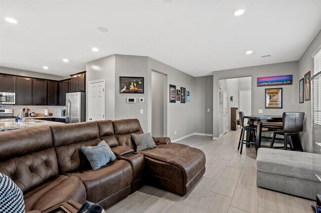 Building Photo - 1622 Dire Wolf Ave