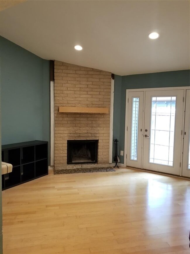 Building Photo - 3815 Menchaca Rd
