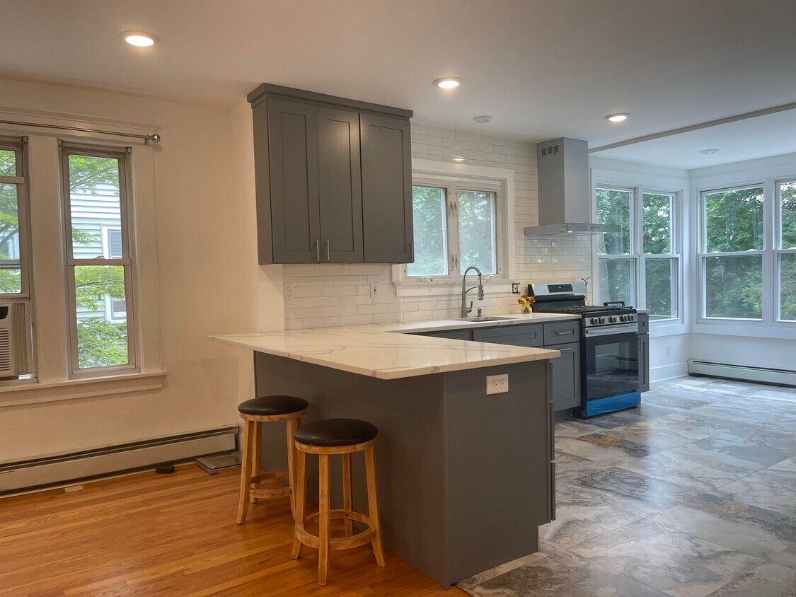Foto principal - 134 Highland Ave