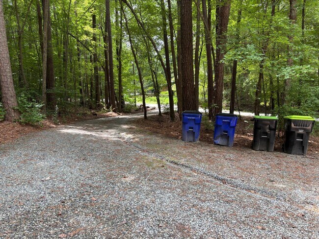 Foto del edificio - 69 Merritt Dr