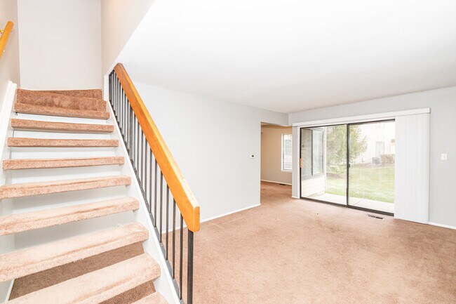 Building Photo - 1337 Kingsbury Dr