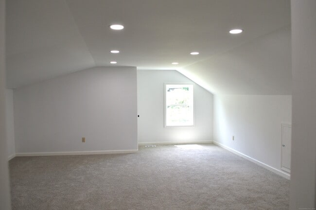 Building Photo - 1349 Farmington Ave
