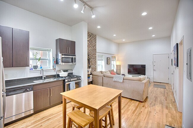 Building Photo - UK Village 2 Bedroom with Central Heat & A/C, In-Unit Laundry, Exposed Brick. Free Fast Internet ...