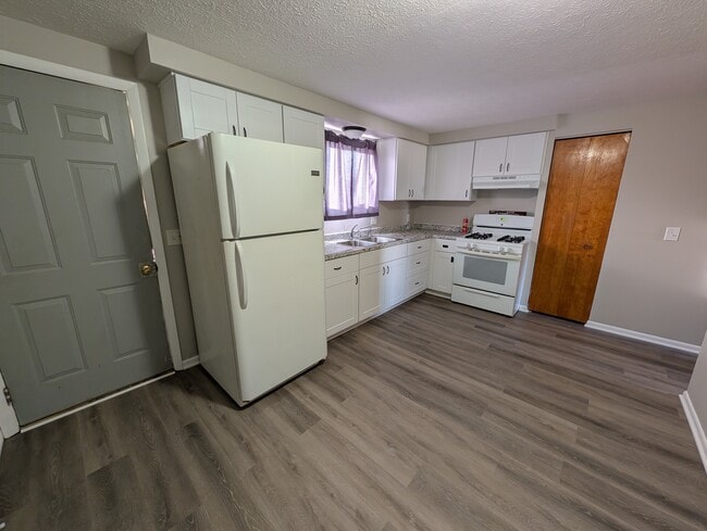 Building Photo - 1367 Wertz Ave SW