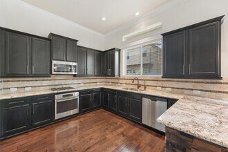 Building Photo - 13217 Green Hills Dr