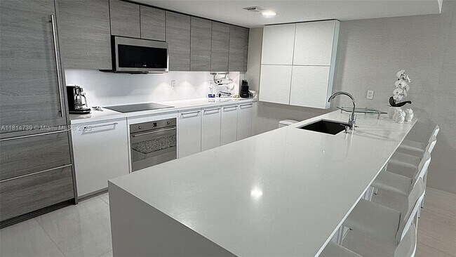 Building Photo - 400 Sunny Isles Blvd