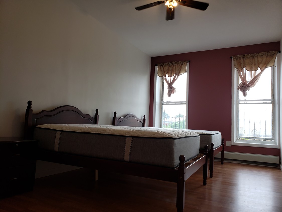 Primary Photo - 159 Saratoga Ave