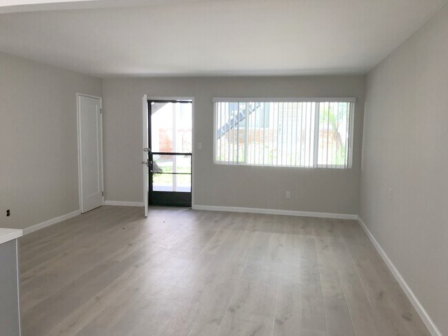Living Room - 1209 Amethyst St