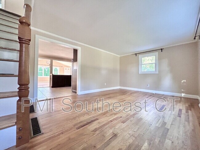 Foto del edificio - 39 Virginia Rd