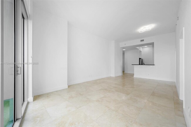 Foto del edificio - 325 S Biscayne Blvd