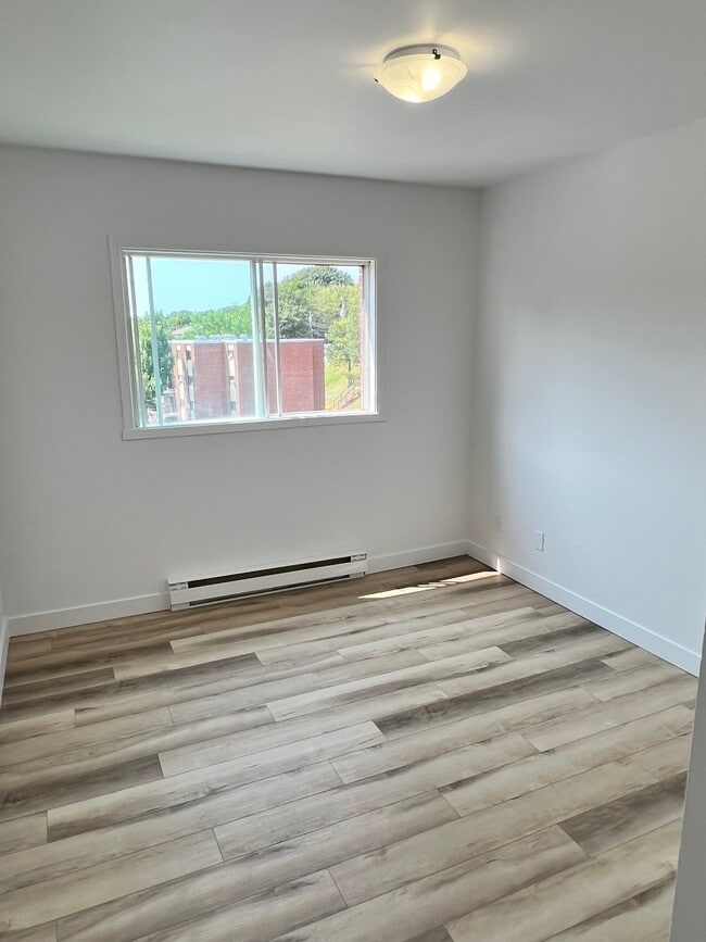 Building Photo - 8 Rue de Boucherville