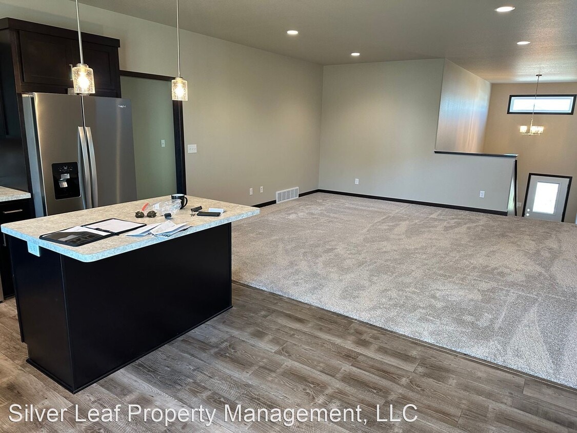 Foto principal - 4 br, 2 bath House - 738 Prairie Ave