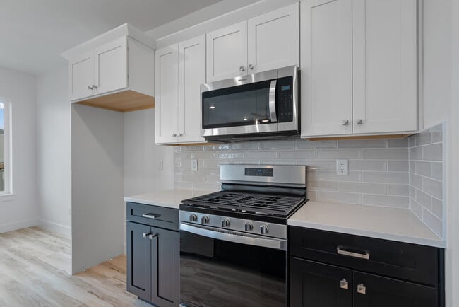 Building Photo - 686 S 4500 S