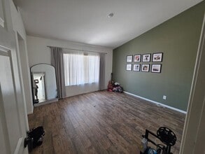 Building Photo - 10806 Westonhill Dr