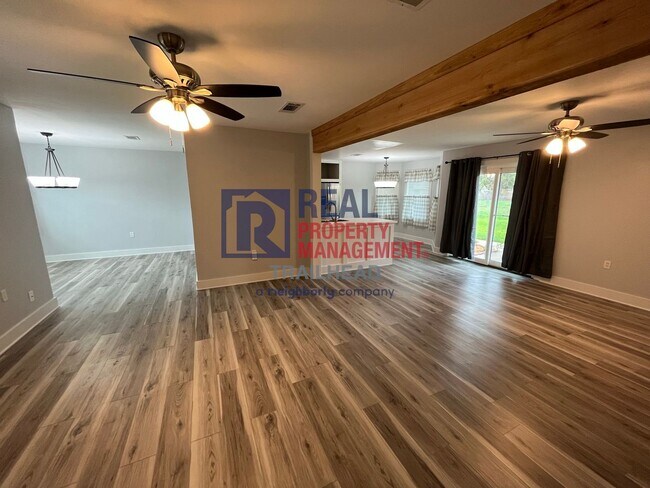 Building Photo - Charming 3 Bed 2 Bath Home