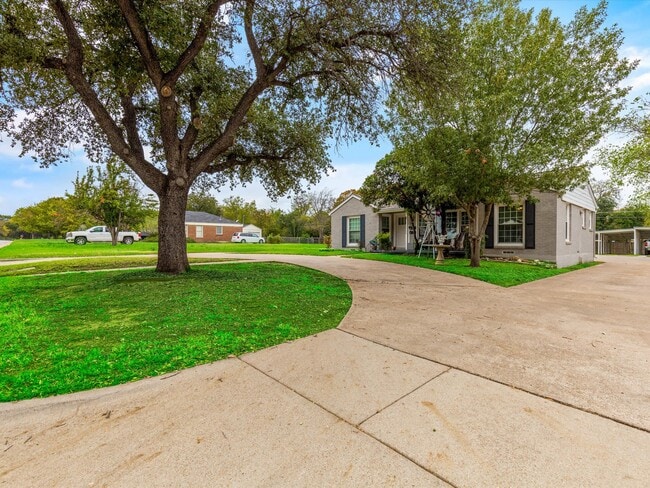 Building Photo - 3508 W Biddison St