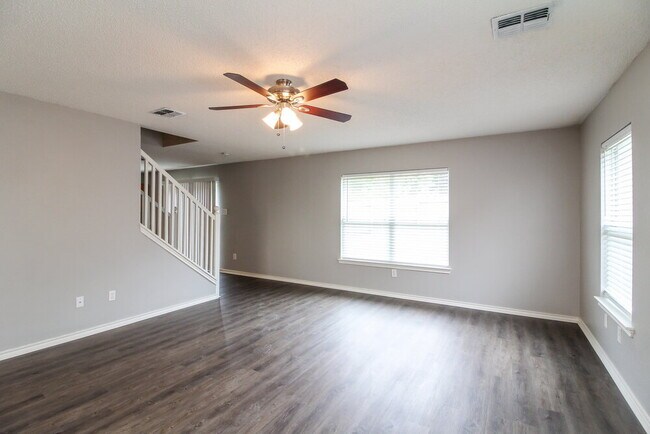 Foto del edificio - 320 Capricorn St