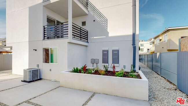 Building Photo - 238 Rosemont Ave