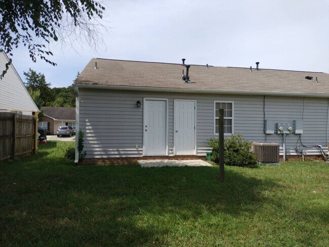 Foto del edificio - $200 Off Your First Full Month’s Rent!  Mo...