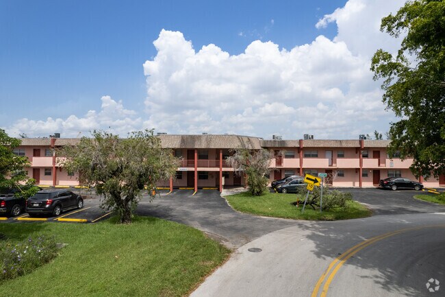 Foto del edificio - 20690 NW 15th Ave