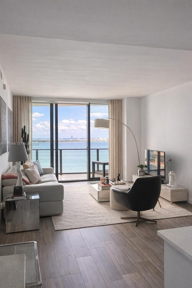 Foto del edificio - 460 NE 28th St