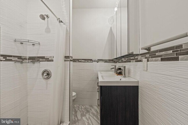 Foto del edificio - 422 Dudley St
