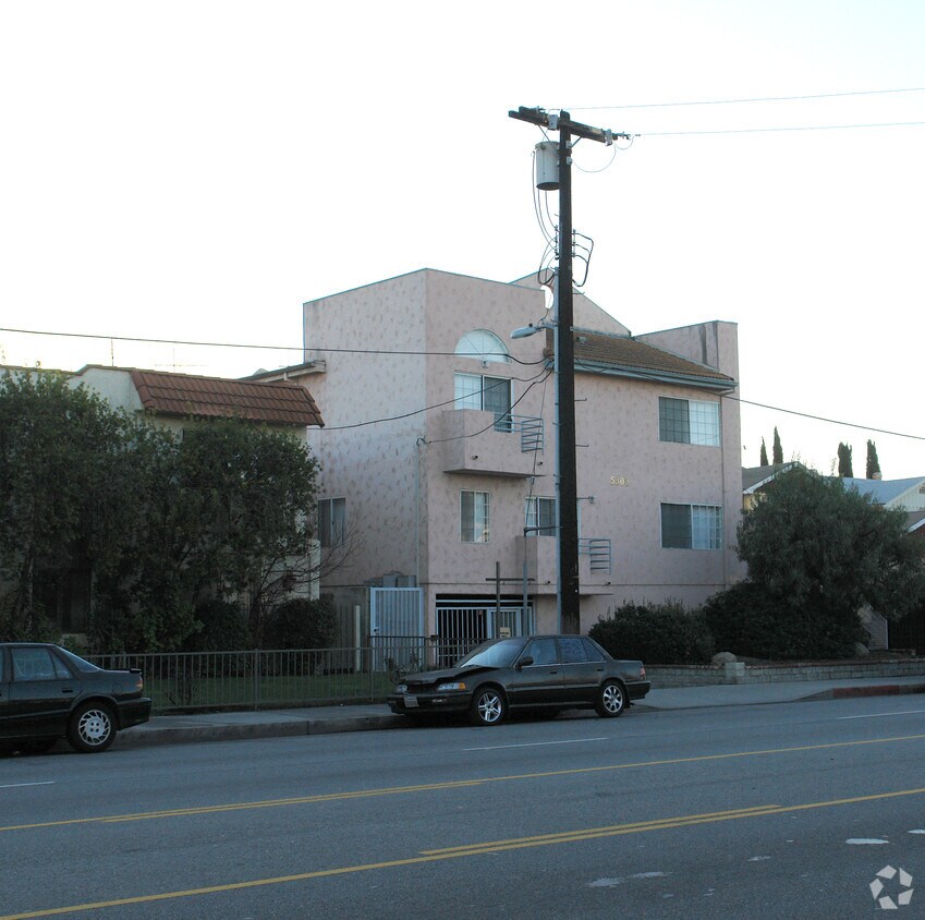Foto del edificio - 5302 Cahuenga Blvd