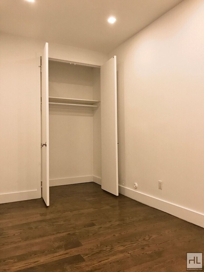 Foto del edificio - EASTERN PARKWAY / Spacious Crown Heights 1...