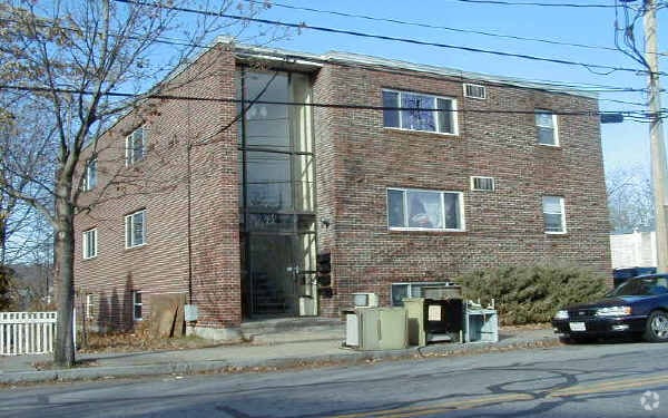 Building Photo - 77 Crescent St