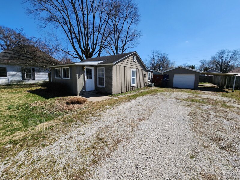 Foto principal - 2935 Harrison Ave