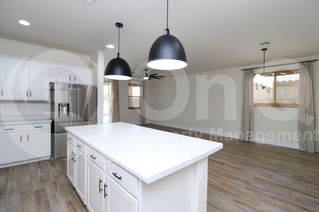 Foto del edificio - 17558 W Country Club Terrace