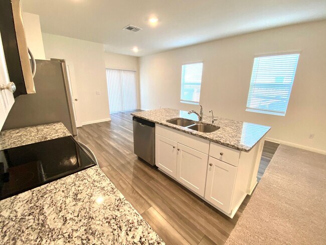 Foto del edificio - Modern Comfort Meets Prime Location – New ...