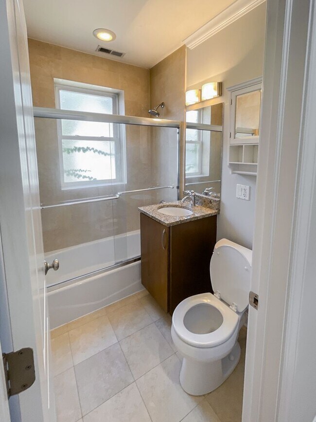 Foto del edificio - 3808 N Marshfield Ave