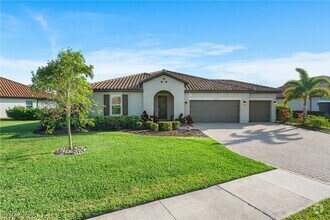 Building Photo - 2033 Grove Dr