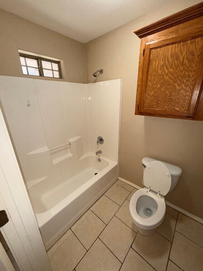 Baño del dormitorio principal - 302 W Amy Dr