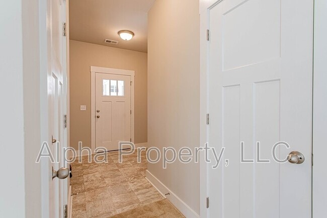 Building Photo - 370 Hague Dr