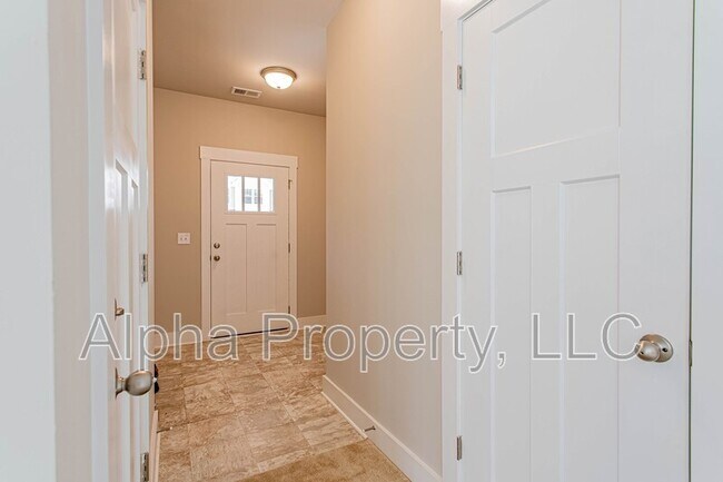 Foto del edificio - 370 Hague Dr