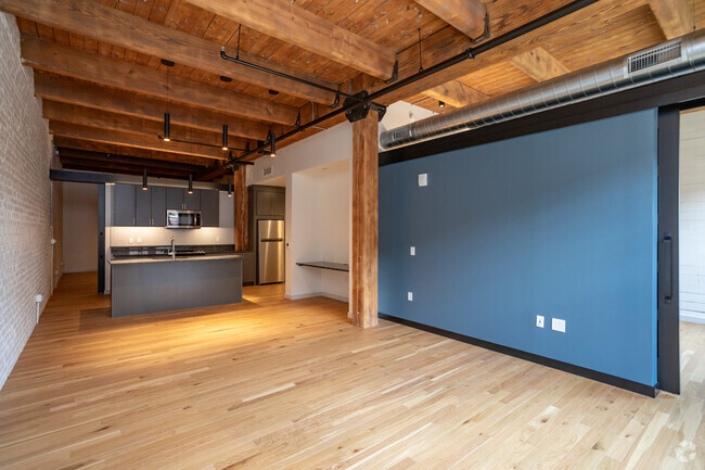 2HAB, 1BA - 1,263 ft² - Sala de estar - Allegheny Branch House Lofts