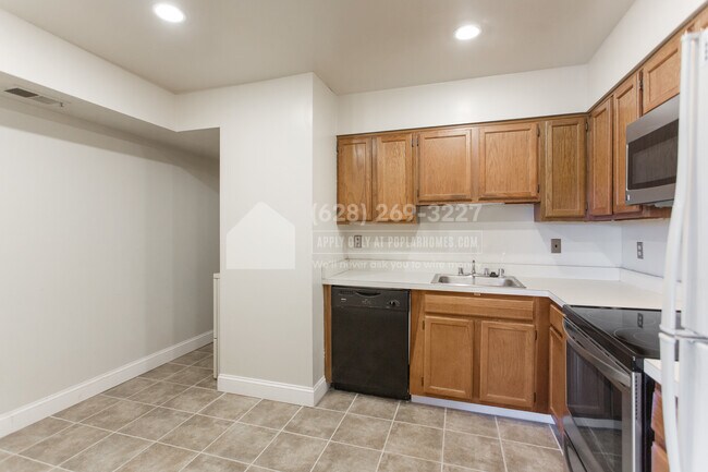 Building Photo - 6960 Hanover Pkwy