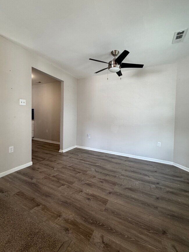 Building Photo - 701 Mews Dr