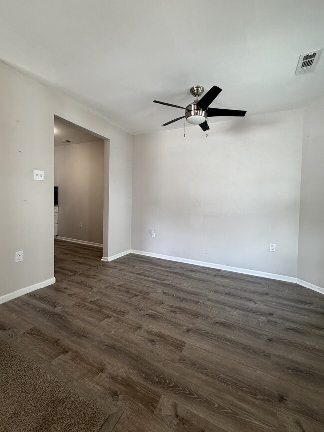 Foto del edificio - 701 Mews Dr